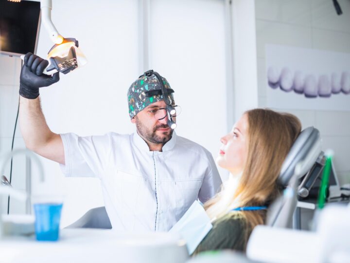 Dospíváte nebo jste čerstvě dospělí? K jakým lékařům byste měli pravidelně chodit